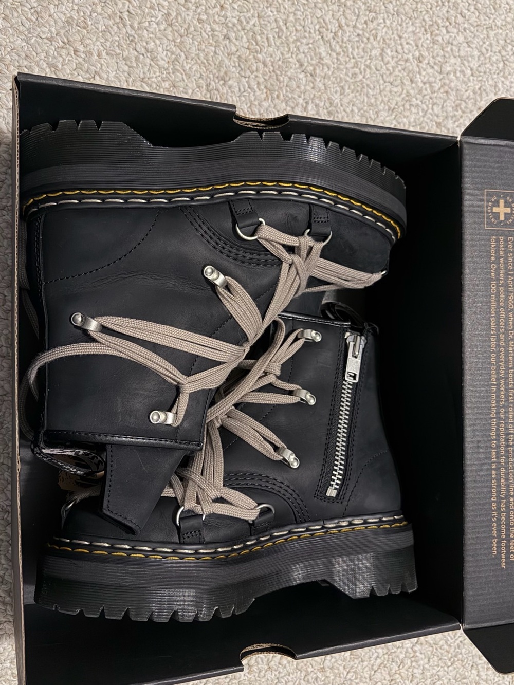 RICK OWENS x DR. MARTENS PENTAGRAM COLLAB BOOTS - Picture 2 of 4